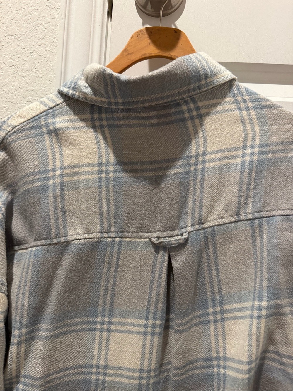 American Eagle XS Cropped Blue & Cream Plaid Button-Up Shirt - Picture 6 of 6
